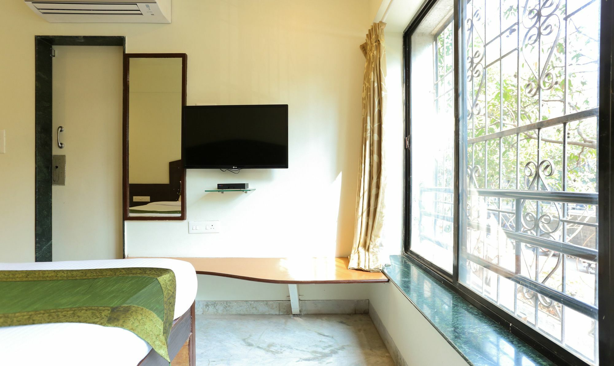 Itsy Hotels Hill View Ex Пюн Екстериор снимка
