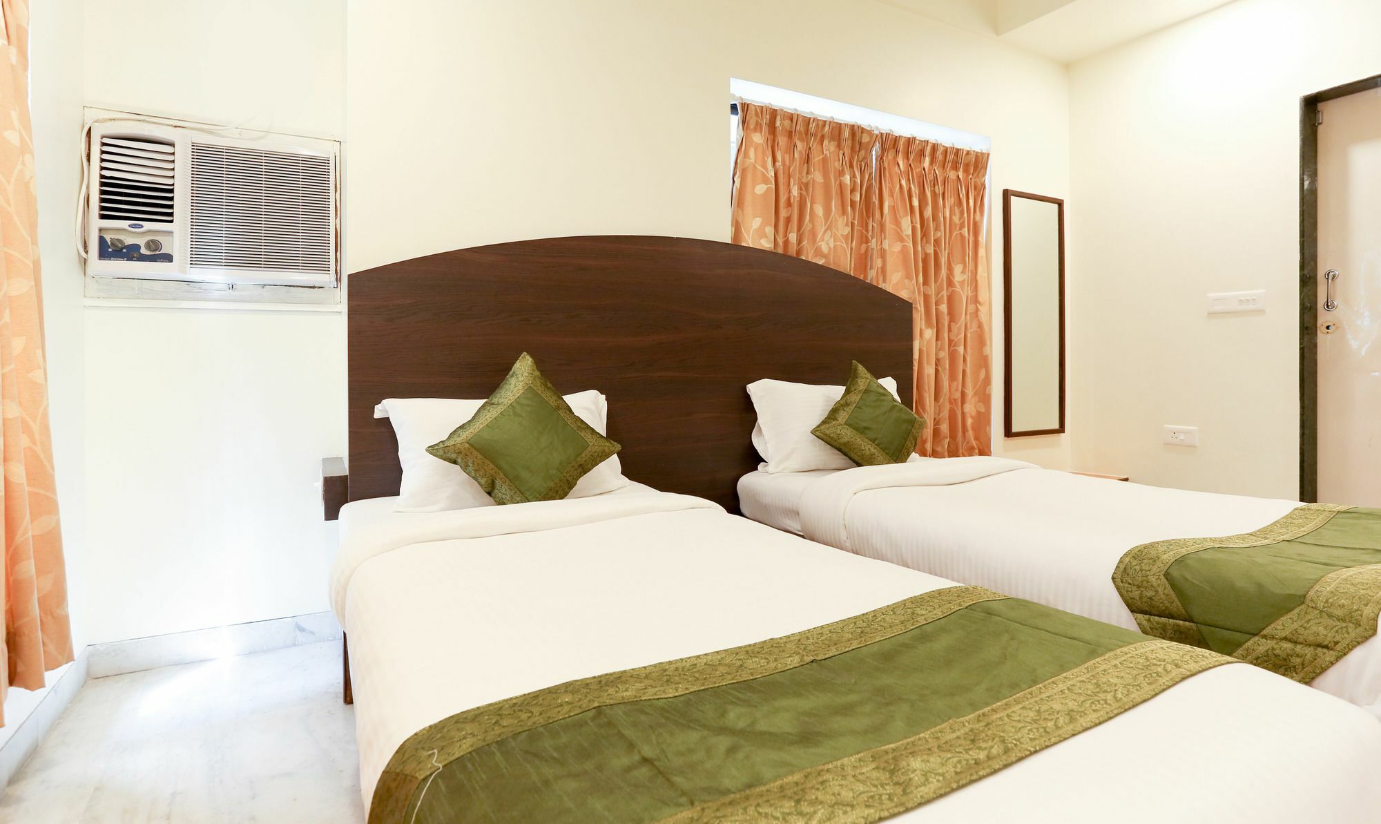 Itsy Hotels Hill View Ex Пюн Екстериор снимка