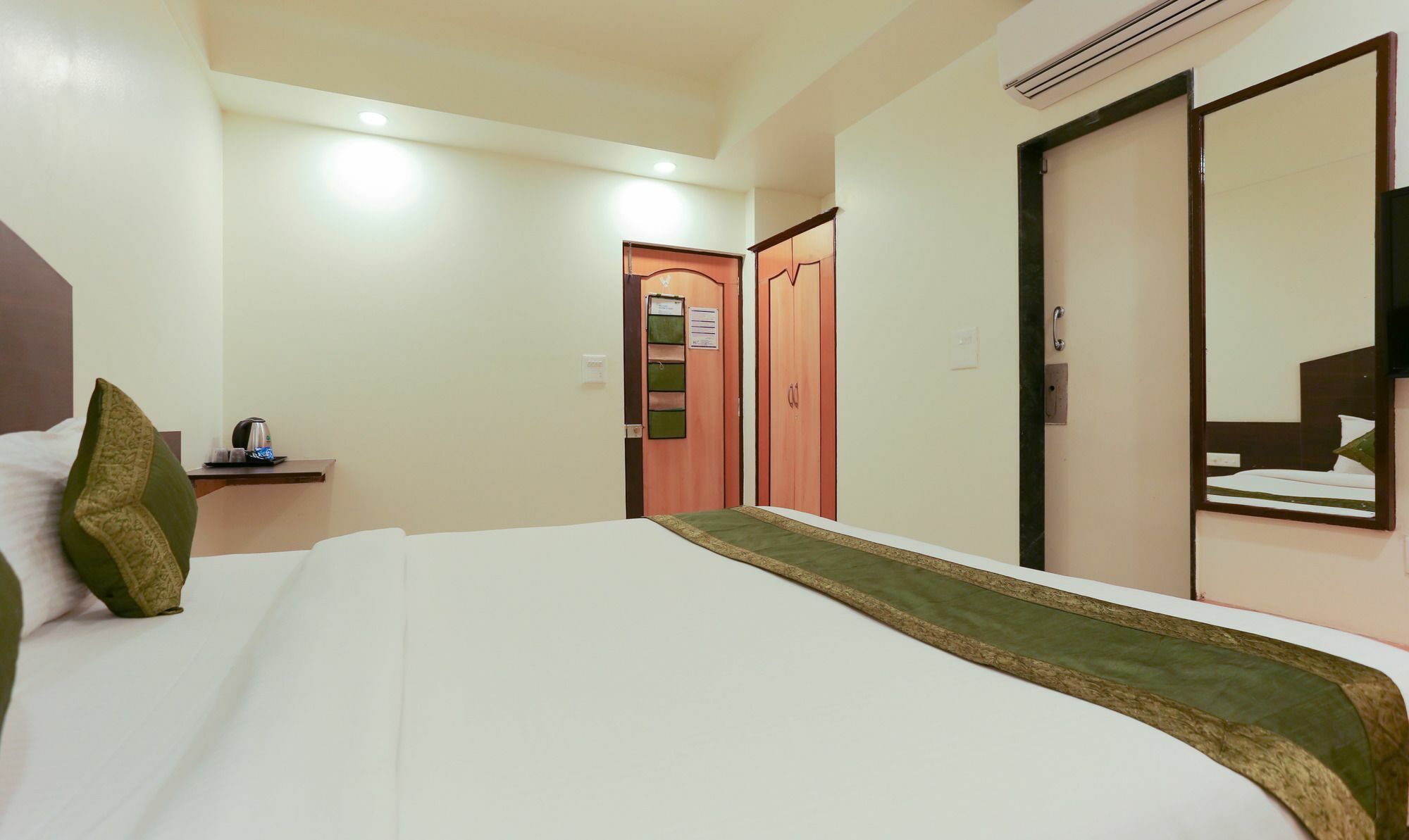 Itsy Hotels Hill View Ex Пюн Екстериор снимка