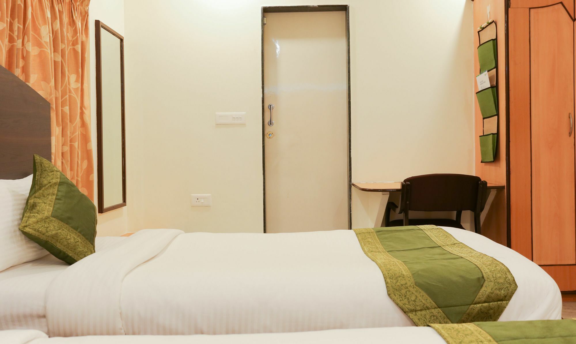 Itsy Hotels Hill View Ex Пюн Екстериор снимка