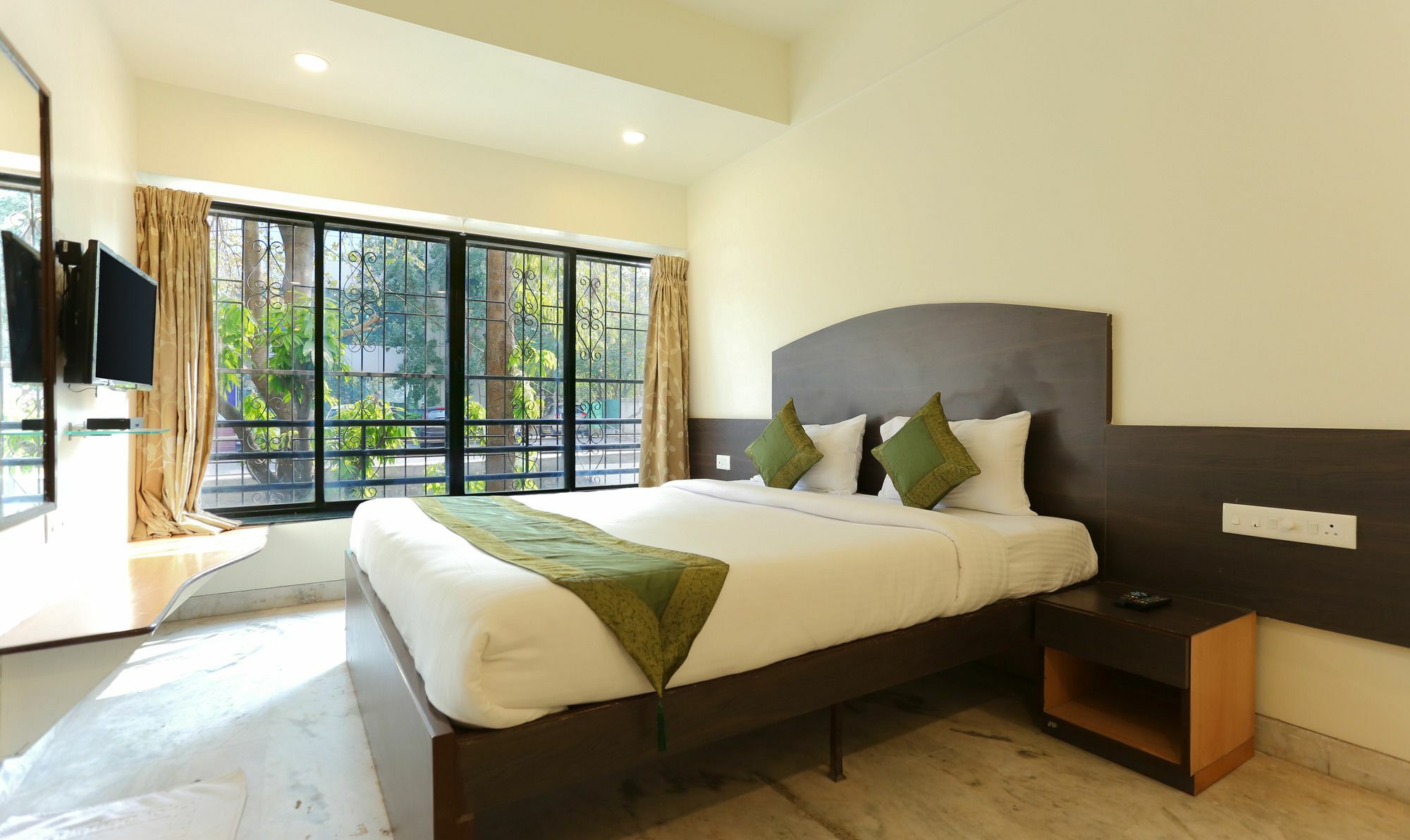 Itsy Hotels Hill View Ex Пюн Екстериор снимка