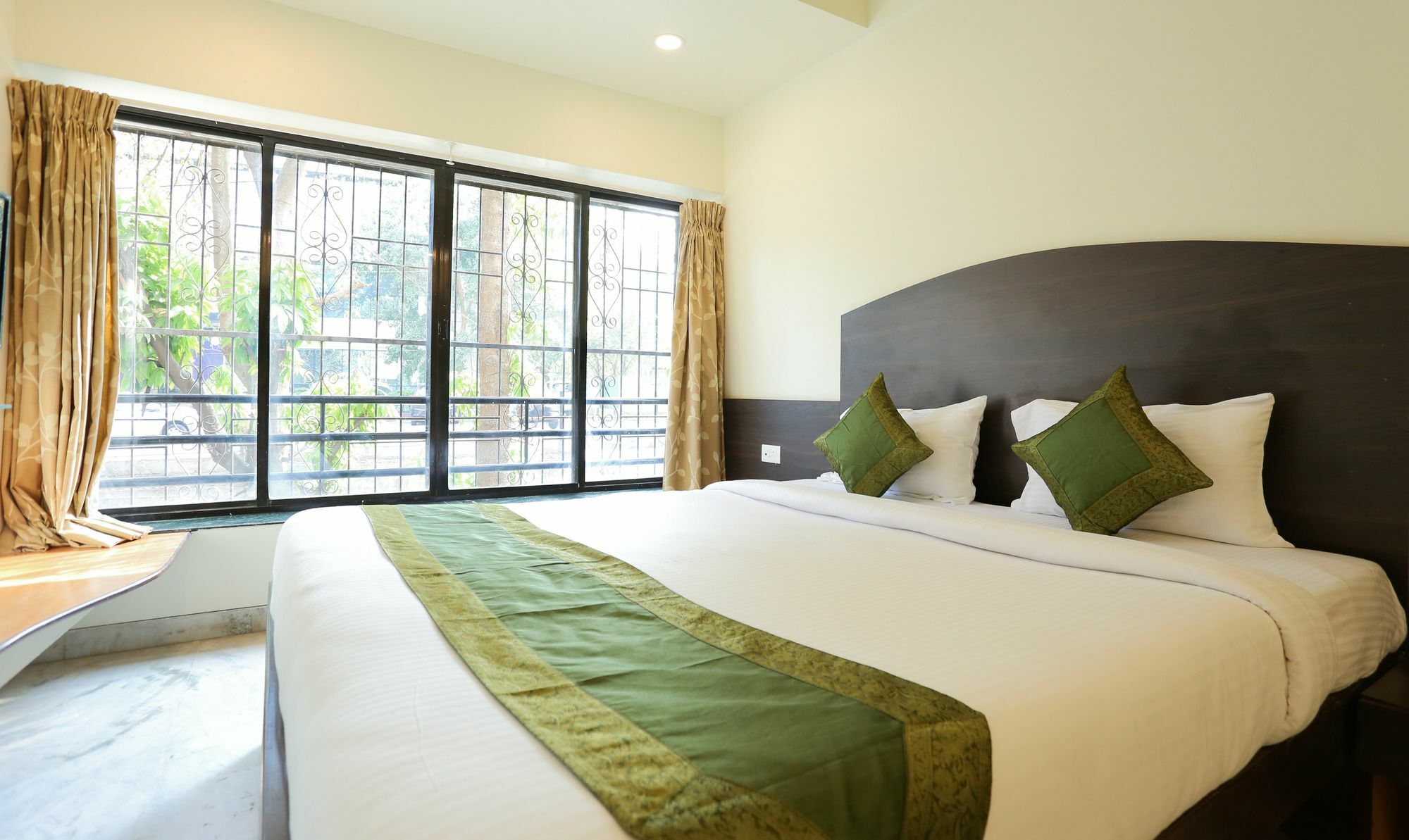 Itsy Hotels Hill View Ex Пюн Екстериор снимка